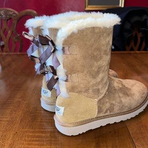 Ugg boots with bows
